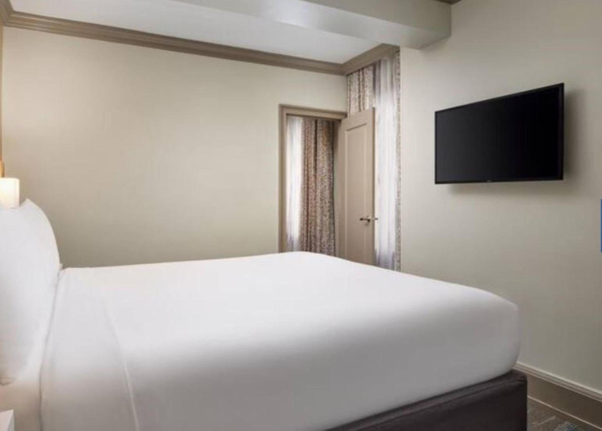Hampton Inn & Suites New Orleans Canal St. French Quarter Екстериор снимка